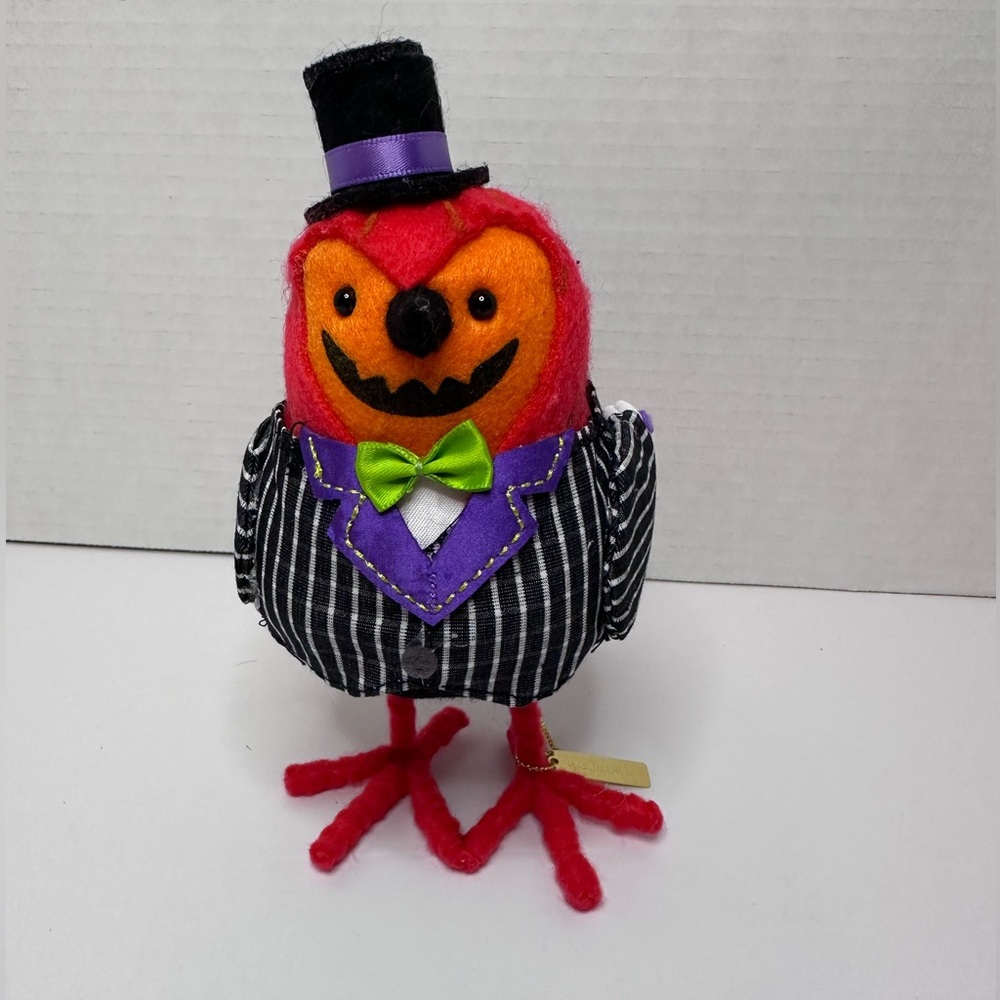 Collectable 2024 Hyde & EEK! Featherly Friends Halloween Fabric Bird Gourdon